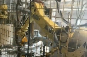 神龍汽車焊裝車間國產機器人螺柱焊機應用